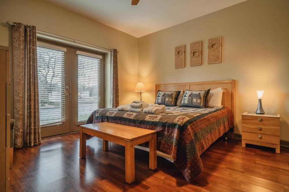 MVC - Unit 2103 - Berlin of the South